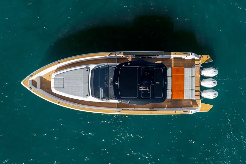 Gizmo Yacht Photos Pics 