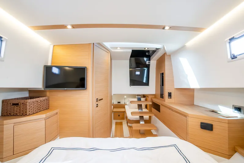 Gizmo Yacht Photos Pics 