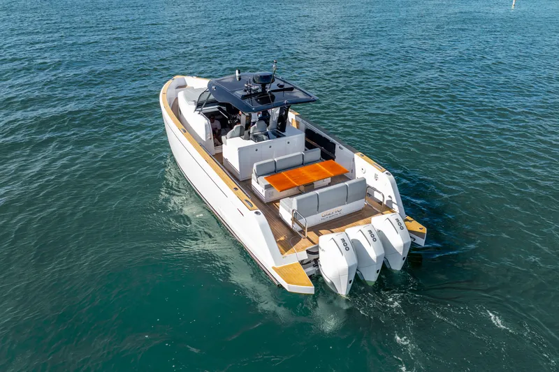 Gizmo Yacht Photos Pics 