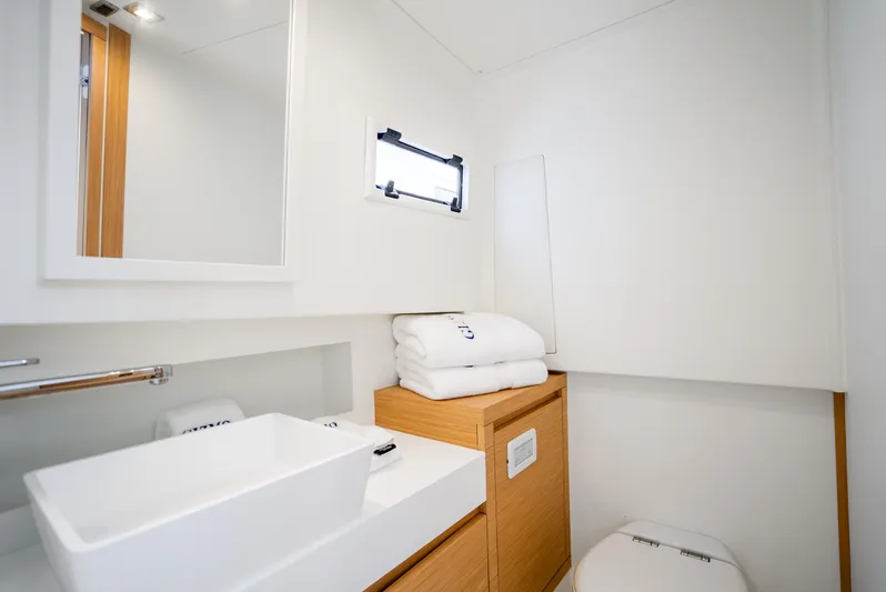 Gizmo Yacht Photos Pics 