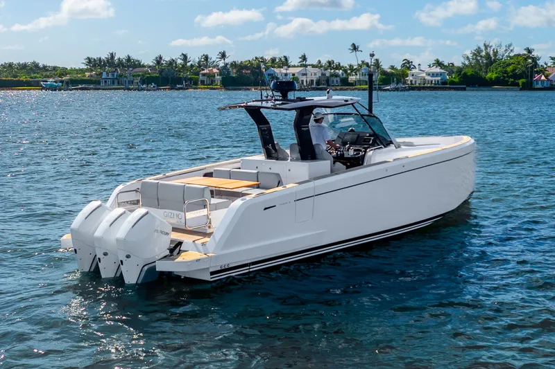 Gizmo Yacht Photos Pics 