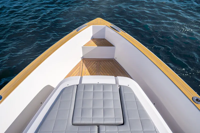 Gizmo Yacht Photos Pics 