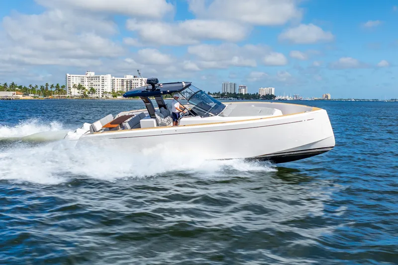 Gizmo Yacht Photos Pics 