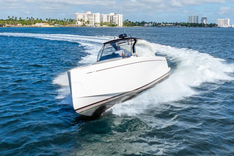 Gizmo Yacht Photos Pics 