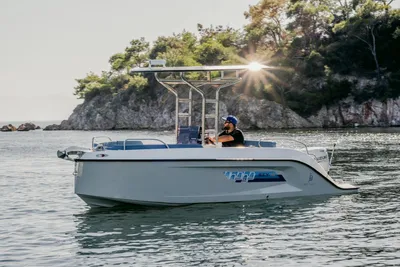 2025 Motor Yacht Bey18