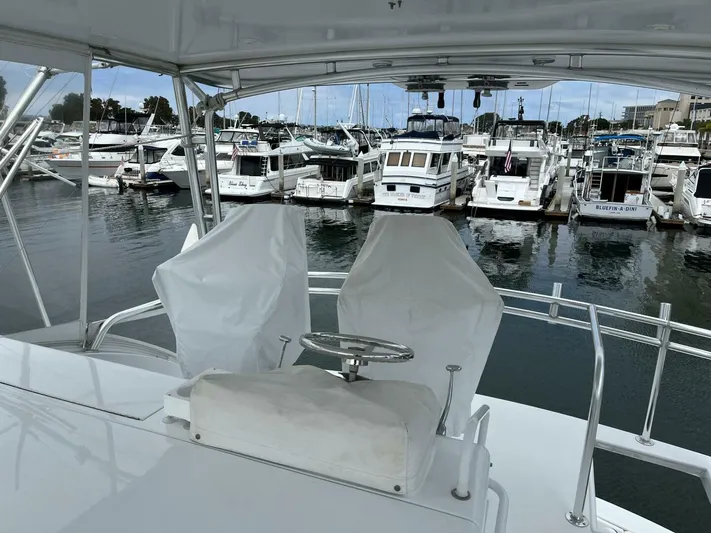 Headquarters Yacht Photos Pics 