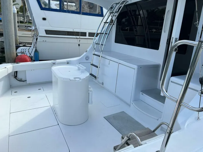 Headquarters Yacht Photos Pics 