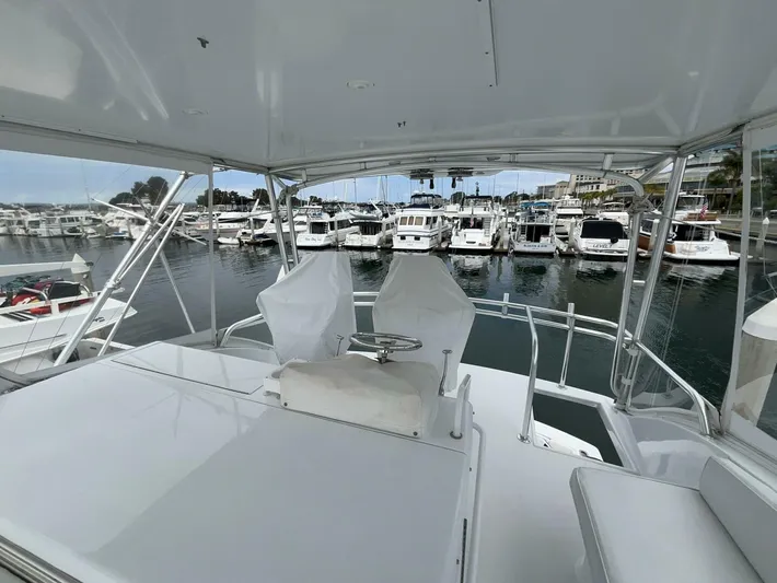 Headquarters Yacht Photos Pics 