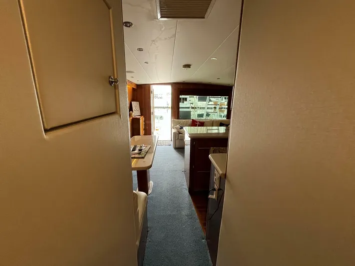 Headquarters Yacht Photos Pics 