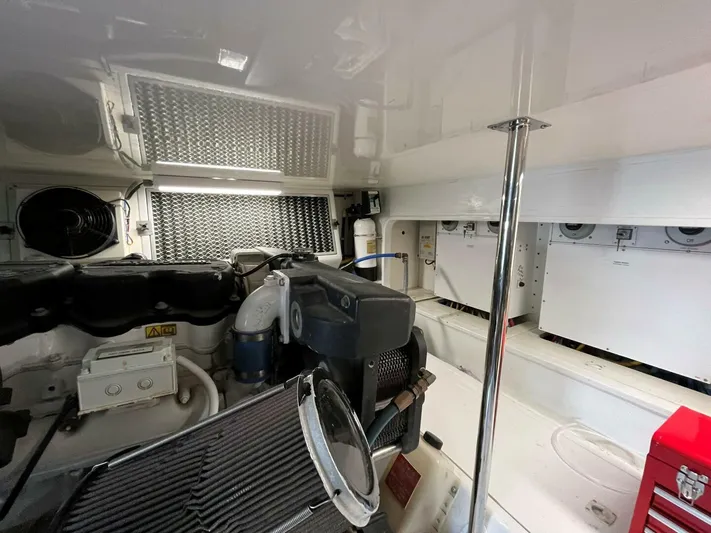 Headquarters Yacht Photos Pics 