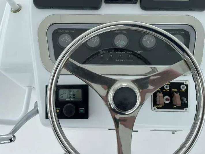 Headquarters Yacht Photos Pics 