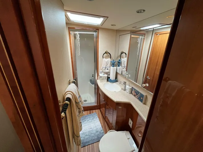 Headquarters Yacht Photos Pics 