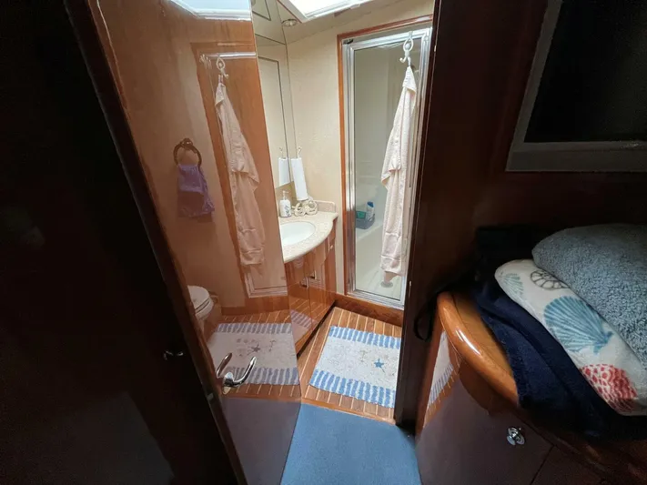 Headquarters Yacht Photos Pics 