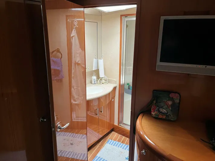 Headquarters Yacht Photos Pics 