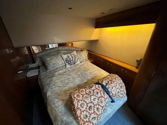 Headquarters Yacht Photos Pics 