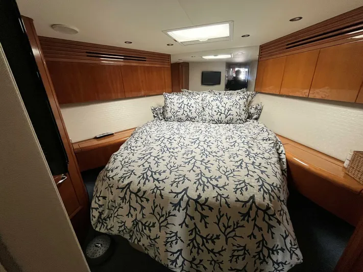 Headquarters Yacht Photos Pics 