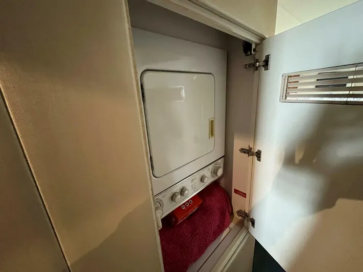 Headquarters Yacht Photos Pics 