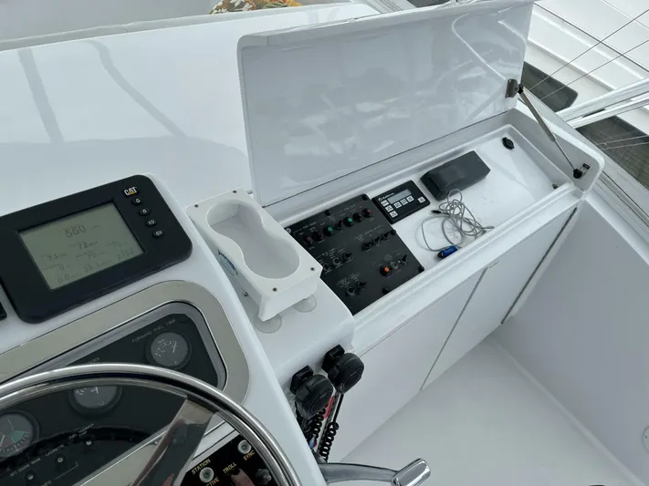 Headquarters Yacht Photos Pics 