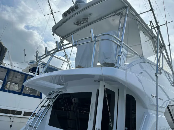 Headquarters Yacht Photos Pics 