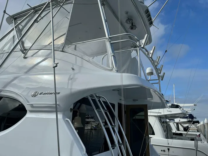 Headquarters Yacht Photos Pics 