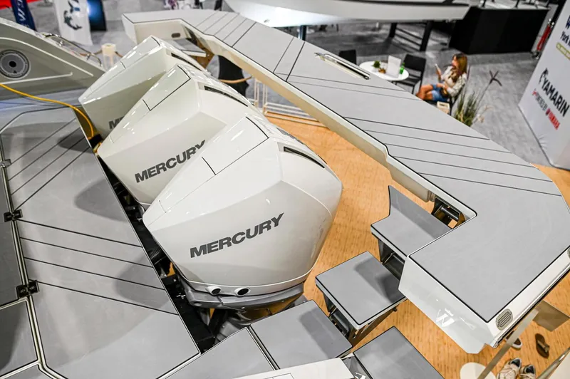  Yacht Photos Pics Wiszniewski Yachts W43 (2024) with Mercury engines, showcasing modern design and powerful performance.