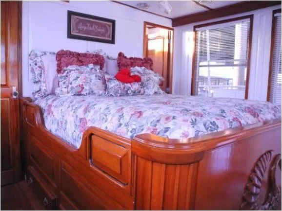 Waterlilly Yacht Photos Pics 