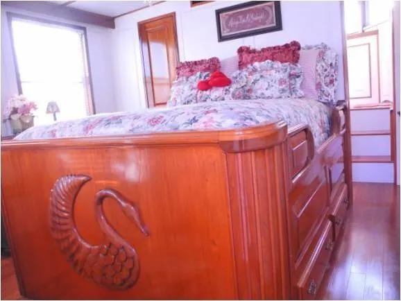 Waterlilly Yacht Photos Pics 