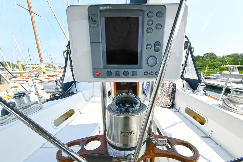 The Verdict III Yacht Photos Pics Sailing yacht Sabre 452 cockpit with navigation equipment, 2002 model.