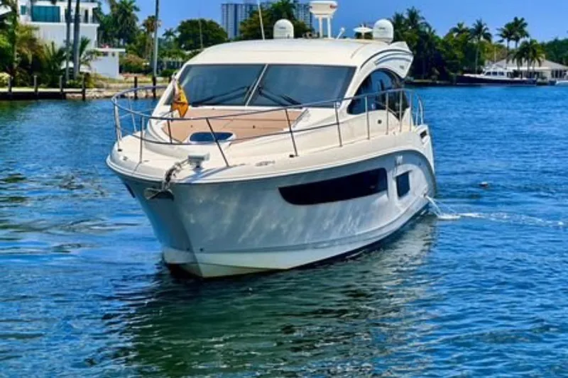  Yacht Photos Pics 2016 Sea Ray 400 Sundancer yacht cruising on a sunny day.