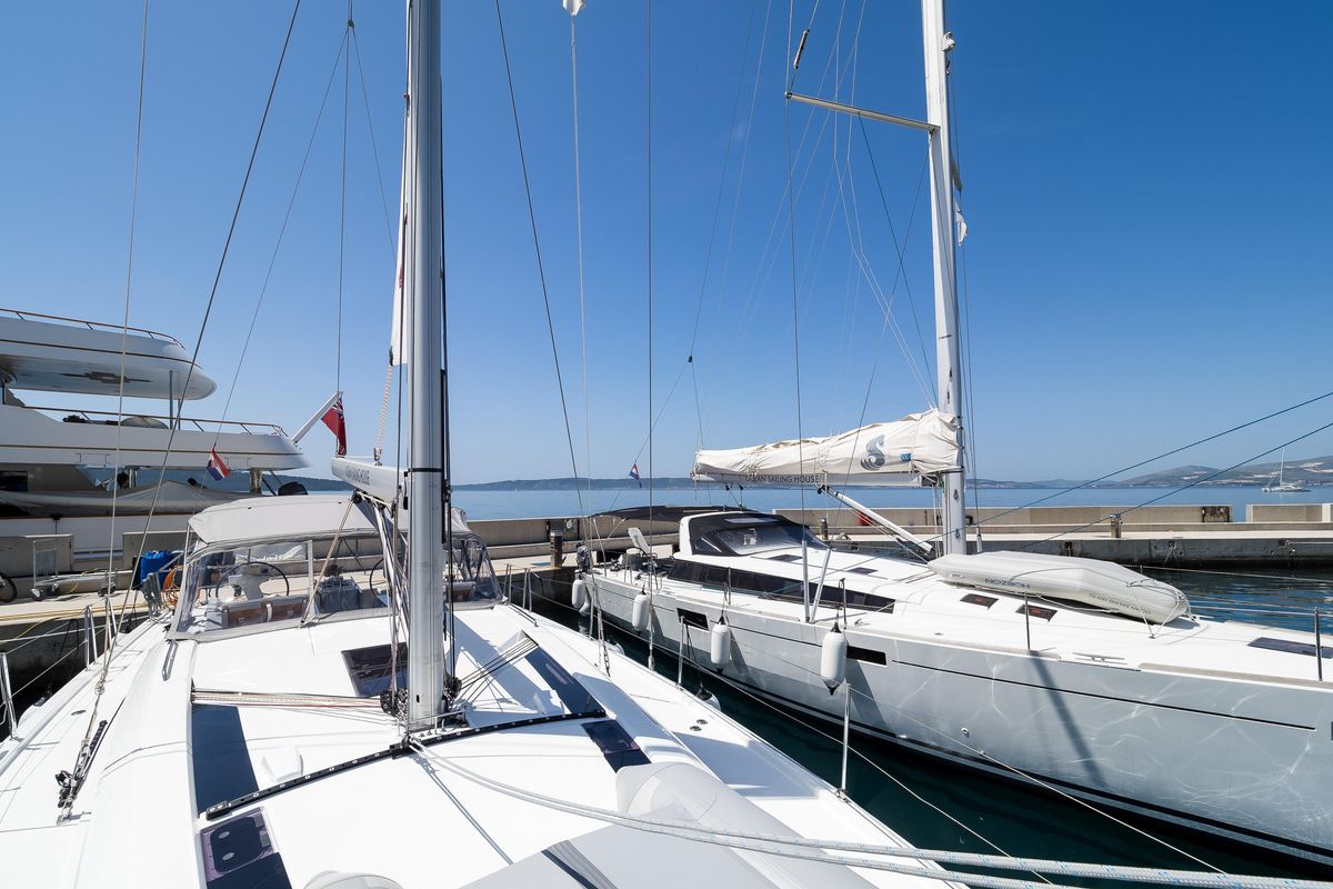 2019 Beneteau 52 