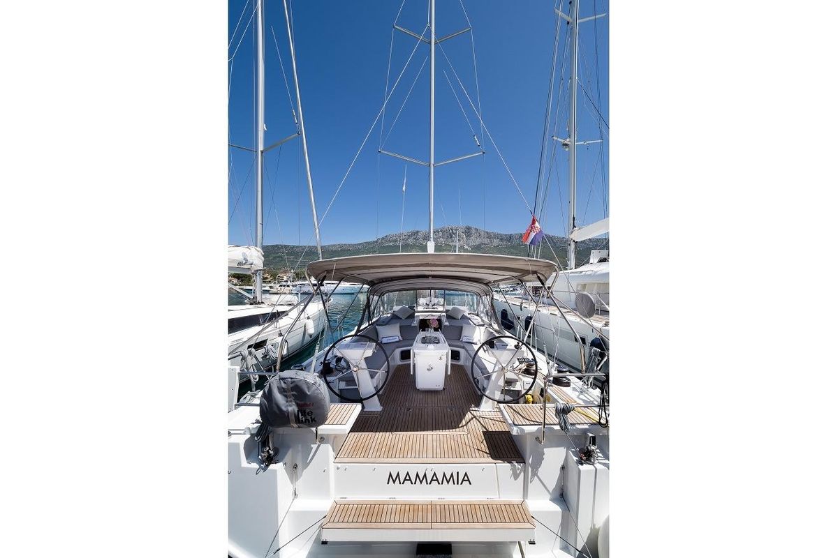 2019 Beneteau 52 