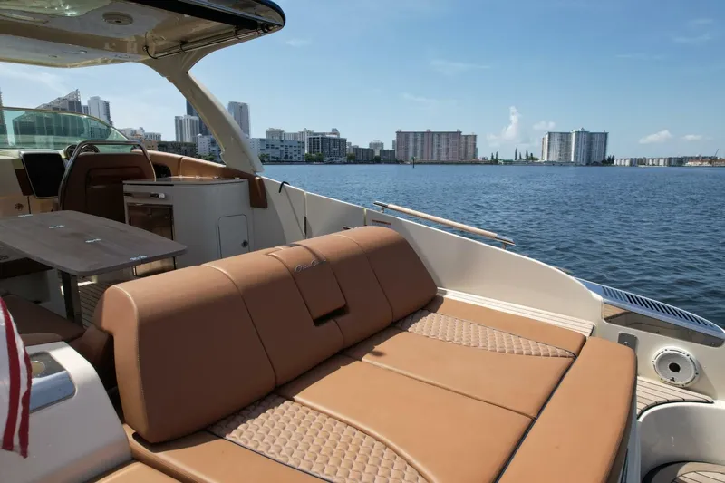  Yacht Photos Pics 2022 Chris-craft Launch 35 Gt - Image 8