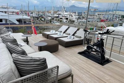 Yacht