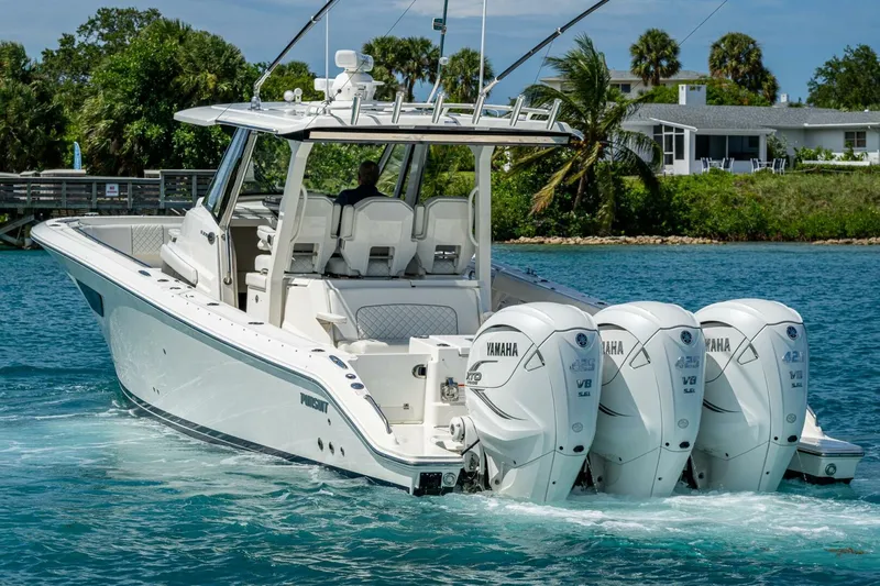  Yacht Photos Pics 2021 Pursuit 378 - Image 7