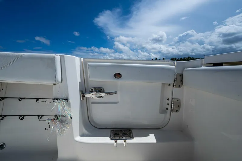  Yacht Photos Pics 2021 Pursuit 378 - Image 15