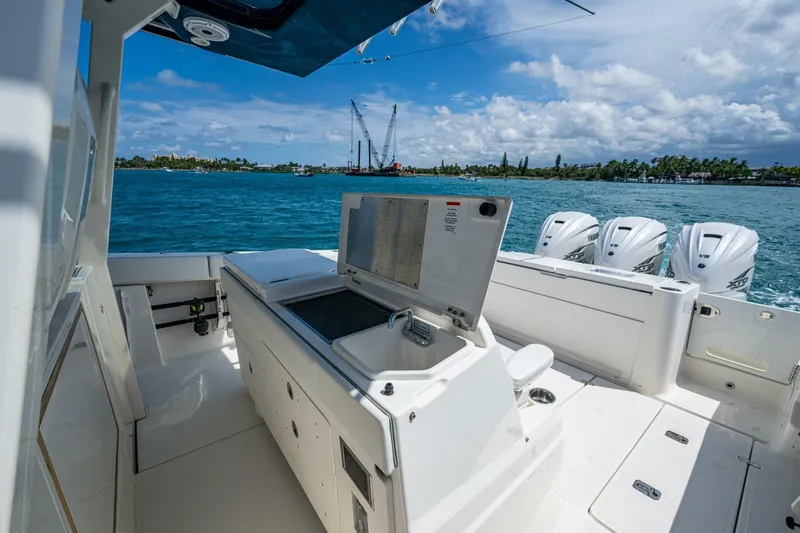  Yacht Photos Pics 2021 Pursuit 378 - Image 26