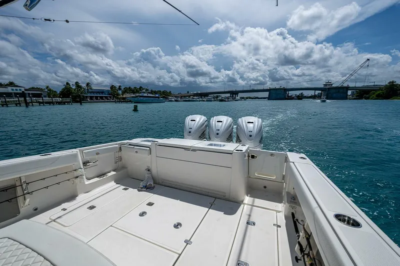  Yacht Photos Pics 2021 Pursuit 378 - Image 13