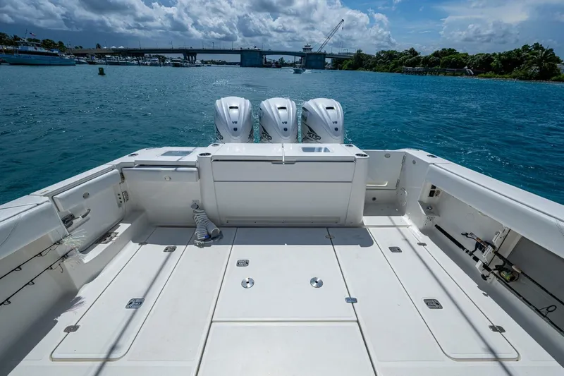  Yacht Photos Pics 2021 Pursuit 378 - Image 14