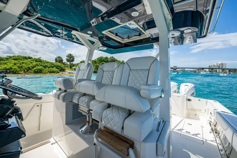  Yacht Photos Pics 2021 Pursuit 378 - Image 28