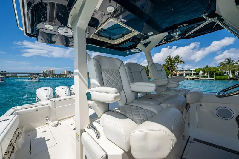  Yacht Photos Pics 2021 Pursuit 378 - Image 27