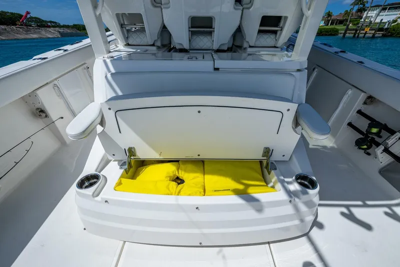  Yacht Photos Pics 2021 Pursuit 378 - Image 23