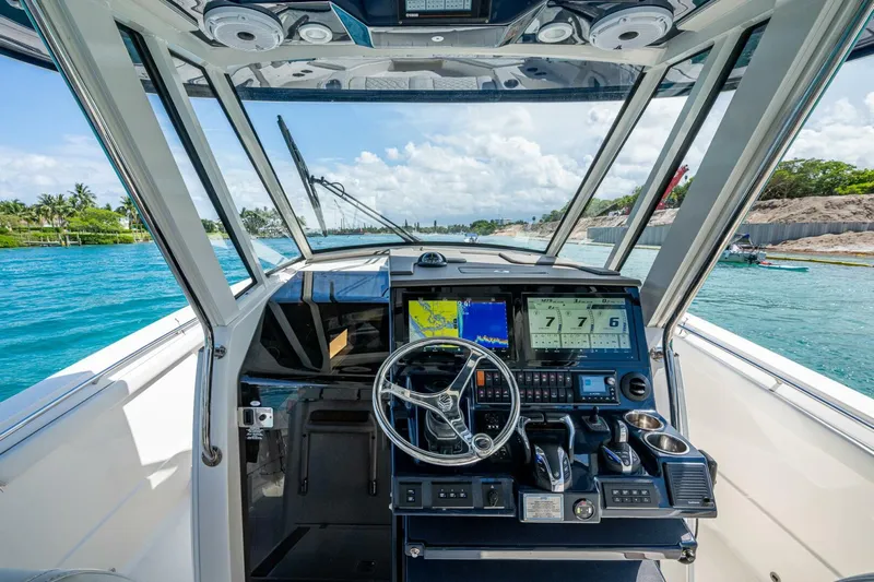  Yacht Photos Pics 2021 Pursuit 378 - Image 30