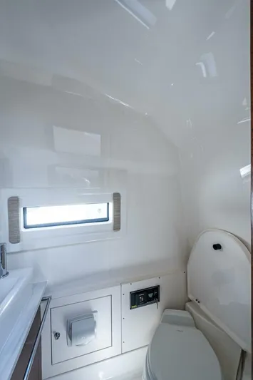  Yacht Photos Pics 2021 Pursuit 378 - Image 41