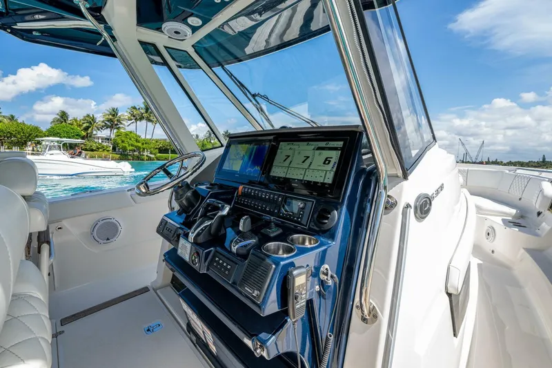  Yacht Photos Pics 2021 Pursuit 378 - Image 31