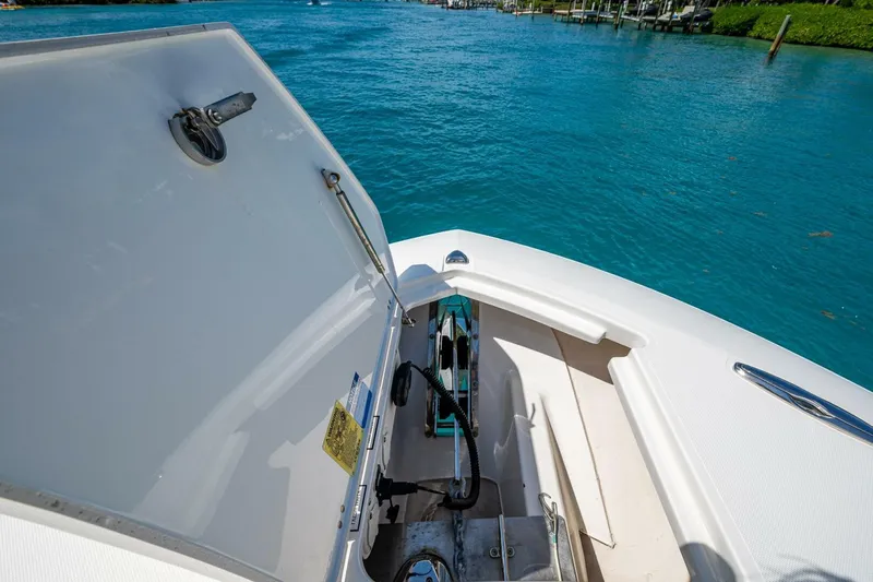  Yacht Photos Pics 2021 Pursuit 378 - Image 35