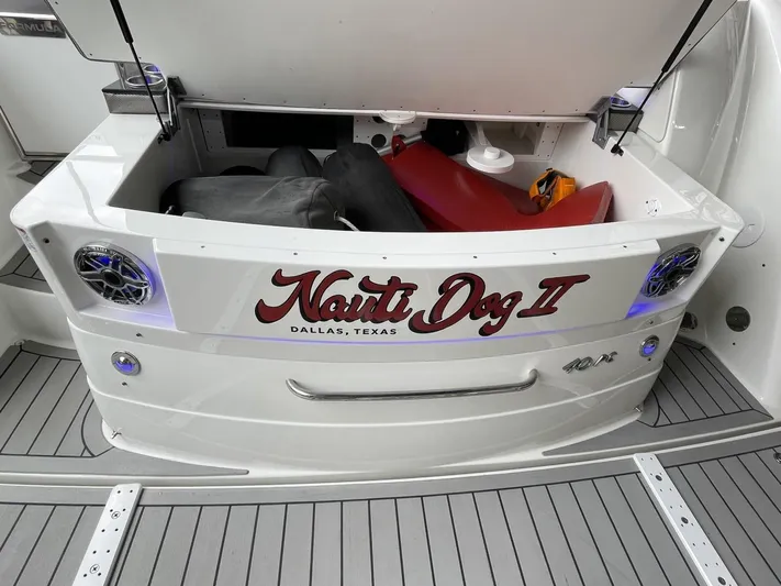 Nauti Dog II Yacht Photos Pics 