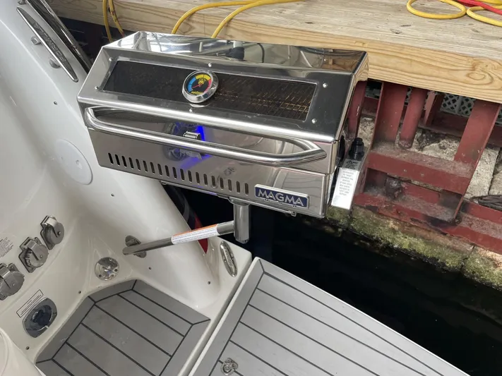 Nauti Dog II Yacht Photos Pics 