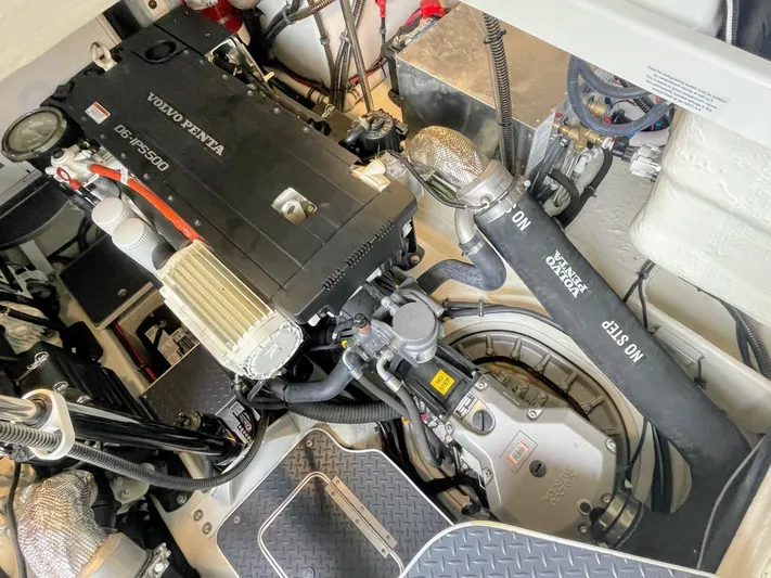 Nauti Dog II Yacht Photos Pics 