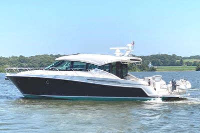 Tiara Yachts 53 Coupe