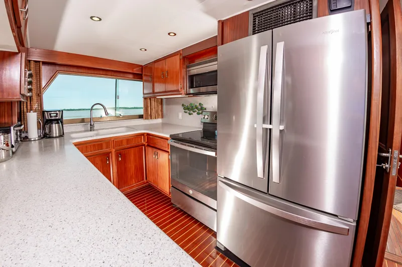 Summertime Lady Yacht Photos Pics 70 Hatteras 1980